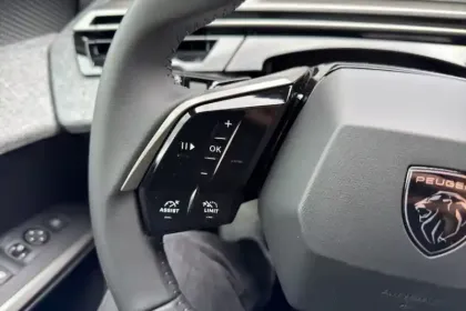 Photo 18 Peugeot 3008  Hybrid 145 e-DCS6