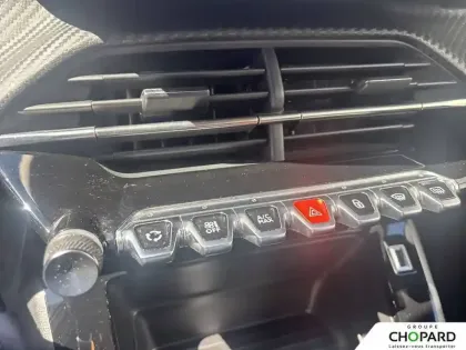 Photo 15 Peugeot 2008  PureTech 100 S&S BVM6