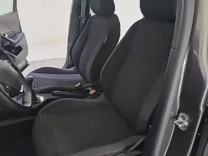 Photo 10 Peugeot 2008  PureTech 130 S&S BVM6