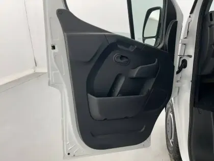 Photo 19 Renault Master  FGN TRAC F3500 L2H2 BLUE DCI 135
