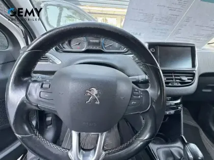 Photo 11 Peugeot 2008  1.2 PureTech 110ch S&S BVM5