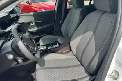 Photo 9 Peugeot 208  Electrique 54 kWh 156ch
