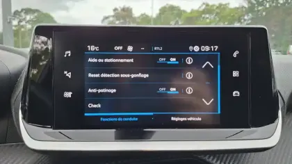 Photo 24 Peugeot 2008  PureTech 100 S&S BVM6