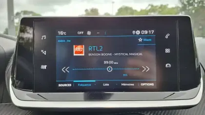 Photo 19 Peugeot 2008  PureTech 100 S&S BVM6