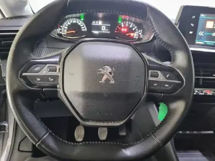 Photo 8 Peugeot 208  PureTech 100 S&S BVM6