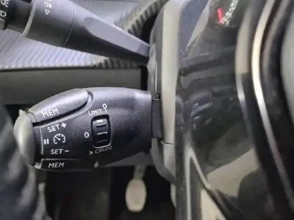Photo 26 Peugeot 208  PureTech 100 S&S BVM6