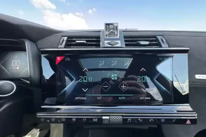 Photo 15 DS DS 7 DS7 Crossback Hybride 300 E-Tense EAT8 4x4