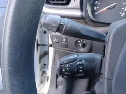 Photo 16 Citroën C3  BlueHDi 100 S&S BVM6 Feel