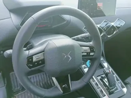 Photo 11 DS DS 3  Hybride 136 e-DCT6 Pallas