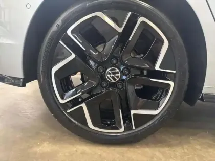 Photo 9 Volkswagen Golf 8 FL 1.5 ETSI 150 CH DSG7 R LINE