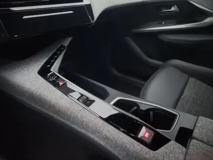 Photo 8 Peugeot 3008 III 1.2 HYBRID 136 E-DCS6 ALLURE