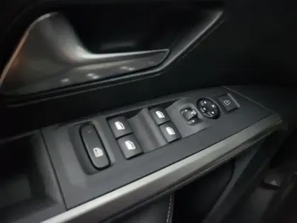 Photo 7 Peugeot 3008 III 1.2 HYBRID 136 E-DCS6 ALLURE