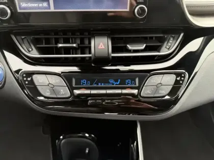 Photo 8 Toyota C-HR 1.8 Hybride 122 Distinctive