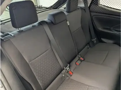 Photo 8 Toyota Yaris Hybride 116h Design Pack