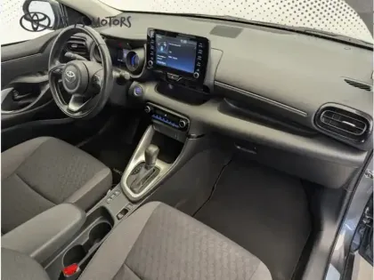 Photo 11 Toyota Yaris Hybride 116h Design Pack