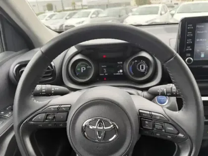 Photo 13 Toyota Yaris Hybride 1.5 HYBRID 116H DYNAMIC BUSINESS