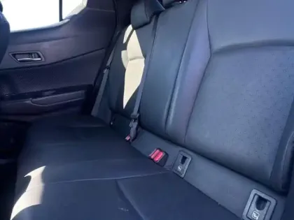 Photo 13 Toyota C-HR  122h Graphic 2WD E-CVT RC18