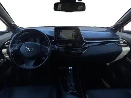 Photo 10 Toyota C-HR  122h Graphic 2WD E-CVT RC18