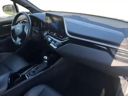 Photo 8 Toyota C-HR  122h Graphic 2WD E-CVT RC18