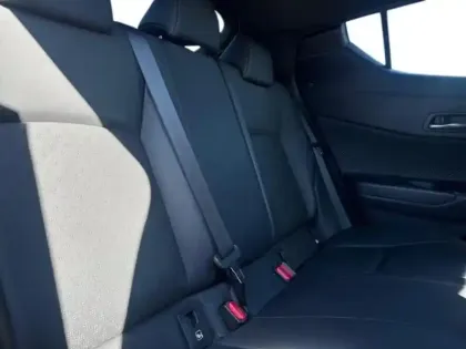 Photo 9 Toyota C-HR  122h Graphic 2WD E-CVT RC18