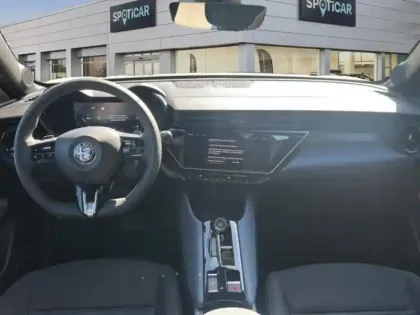 Photo 8 Alfa Romeo Junior  1.2 Ibrida 136ch Techno DCT6