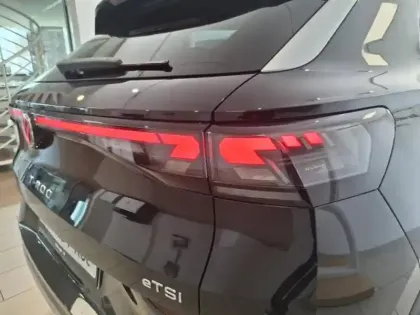 Photo 8 Volkswagen T-roc  1.5 eTSI 150ch Style DSG7