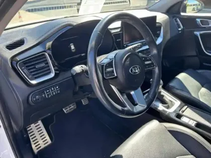 Photo 8 Kia Xceed  1.6 GDi 105ch + Plug-In 60.5ch Premium DCT6