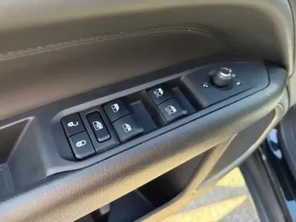 Photo 11 Jeep Compass  1.3 Turbo T4 240ch PHEV 4xe Overland AT6 eAWD