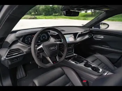 Photo 27 Audi E-tron RS  GT 598ch quattro