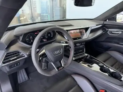Photo 5 Audi E-tron RS  GT 598ch quattro