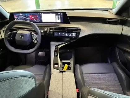 Photo 8 Peugeot 3008  1.2 Hybrid 145ch Allure e-DCS6