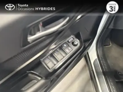 Photo 13 Toyota C-HR  1.8 Hybride 122ch Collection E-CVT