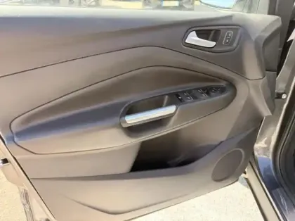 Photo 8 Ford Kuga  2.0 TDCi 150ch Stop&Start Titanium 4x2