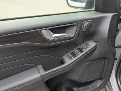 Photo 13 Ford Kuga  2.5 Duratec 225ch PHEV Vignale BVA
