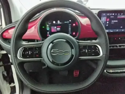 Photo 11 Fiat 500  3+1 e 118ch (RED) MY25