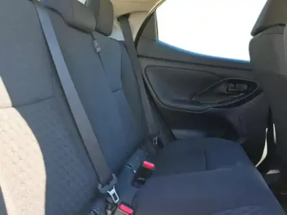 Photo 13 Toyota Yaris  116h Dynamic 5p MC24