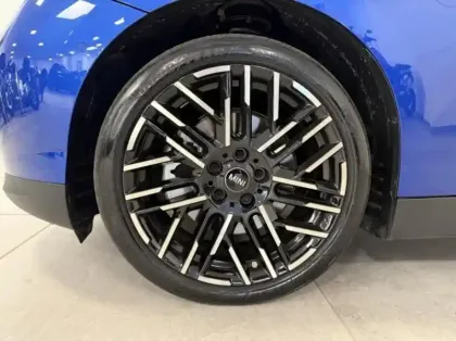 Photo 8 Mini Cooper  3 Portes SE 218ch Favoured