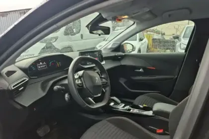 Photo 41 Peugeot 208  Electrique 50 kWh 136ch