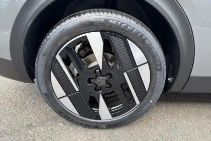 Photo 14 Peugeot 408  Hybrid 145 e-DCS6