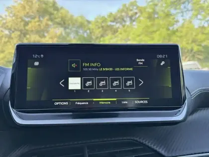 Photo 14 Peugeot 2008  PureTech 130 S&S EAT8