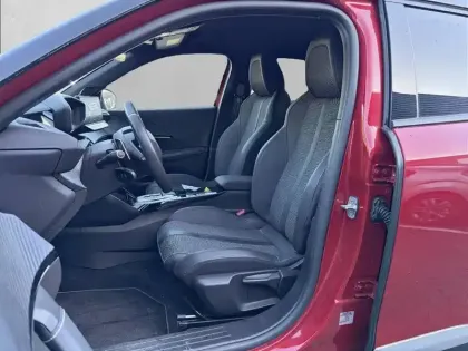 Photo 10 Peugeot 2008  PureTech 130 S&S EAT8