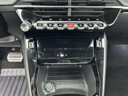 Photo 44 Peugeot 2008  PureTech 130 S&S EAT8