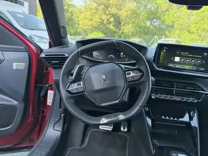 Photo 8 Peugeot 2008  PureTech 130 S&S EAT8