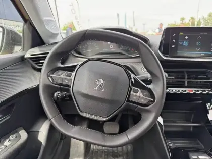 Photo 8 Peugeot 208  Electrique 50 kWh 136ch
