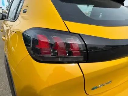 Photo 16 Peugeot 208  Electrique 50 kWh 136ch