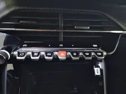 Photo 27 Peugeot 2008  PureTech 100 S&S BVM6