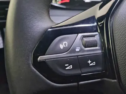 Photo 29 Peugeot 2008  PureTech 100 S&S BVM6