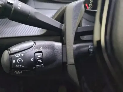 Photo 28 Peugeot 2008  PureTech 100 S&S BVM6