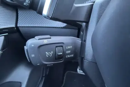 Photo 19 Peugeot 208  PureTech 100 S&S EAT8