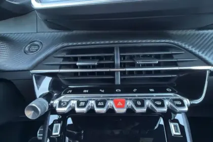 Photo 17 Peugeot 208  PureTech 100 S&S EAT8